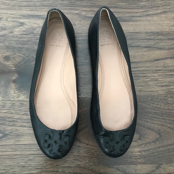 Tory Burch Shoes - Tory Burch Moore Leather Flat in Black